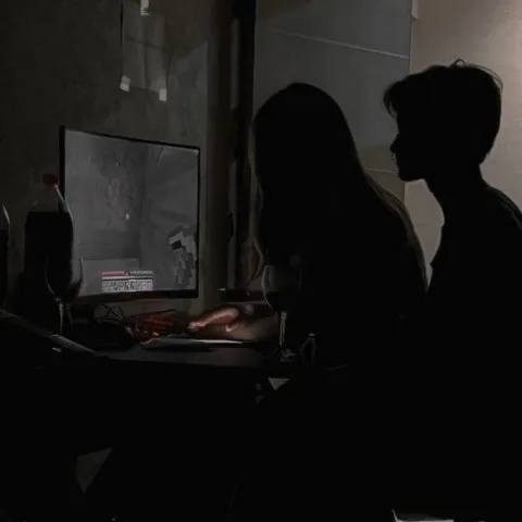 Staying in and playing games all night – อยู่บ้านเล่นเกมกันทั้งคืน