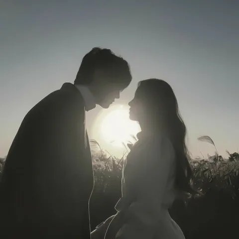 “Wait… is this what love feels like?” - "เดี๋ยวนะ... นี่คือความรักใช่มั้ย?"