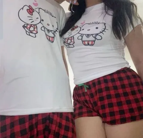 Matching pajamas – ชุดนอนคู่ที่ใส่แล้วอุ่นใจ