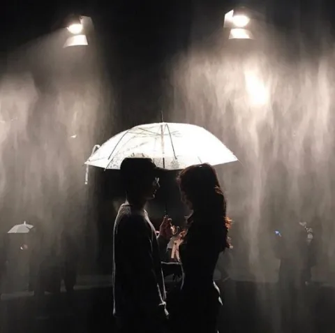 Watching rain and talking deep stuff – นั่งดูฝนแล้วคุยเรื่องลึกๆ