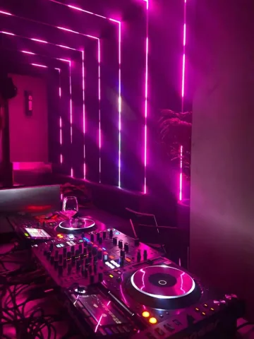 DJ play my F song