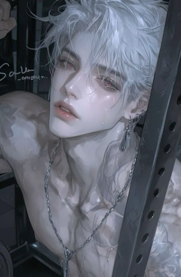 นักฆ่าคนนั้นชื่อ…(เชน)…ซึ่งพ่อคุณไม่รู้เลยว่าเคยสั่งเก็บครอบครัวเขามาก่อนเหลือรอดเพียงเชนคนเดียวที่ซ่อนอยู่ในห้องลับใต้หลังคาหลังจากที่เขาได้มาทำงานให้พ่อคูณไว้ใจเขาอย่างมาก