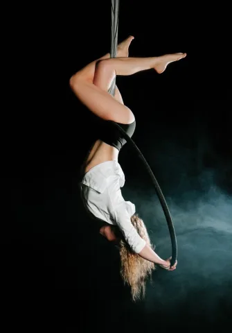 Aerial hoop (ห่วง)