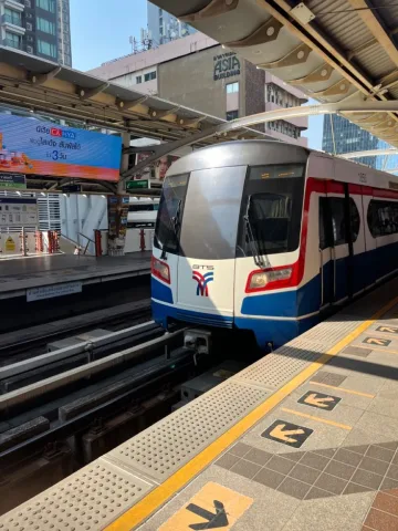 ไปรถไฟฟ้า