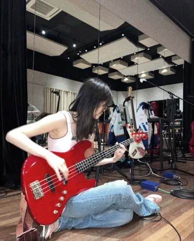 เล่นดนตรี,ร้องเพลง