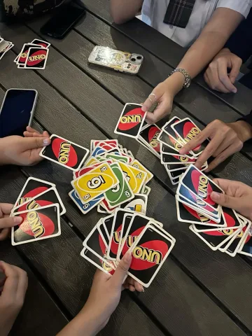 Play UNO cards 🃏🔢