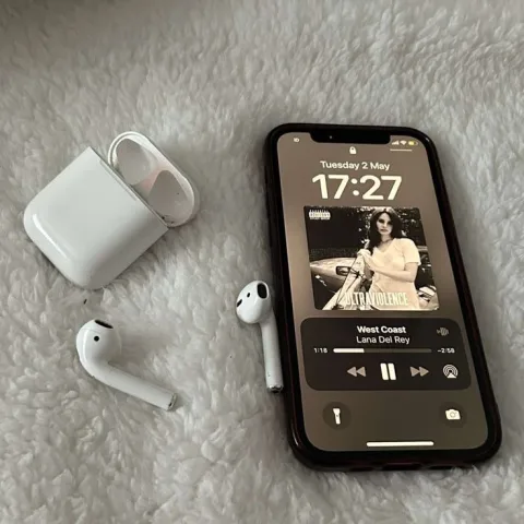 Listen to music 🎶 🎧