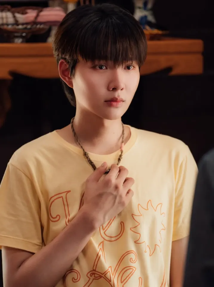 คนในภาพที่ดูน่ารักน่าหยิกแก้มชื่ออะไร