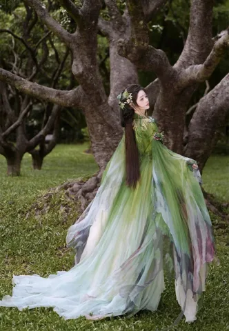 เขาได้เปิดภาพวาดของชาวบ้านที่ได้เห็นคุณปรากฏตัวในเมืองวันแรก