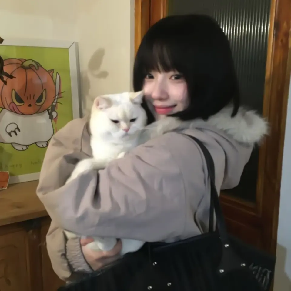 ลูกค้าคนที่ 3 : แม่ค้าช่วยแนะนำเมนูให้หน่อยได้ไหมคะ