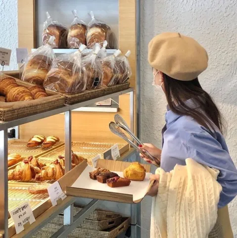 นำขนมมาวาง