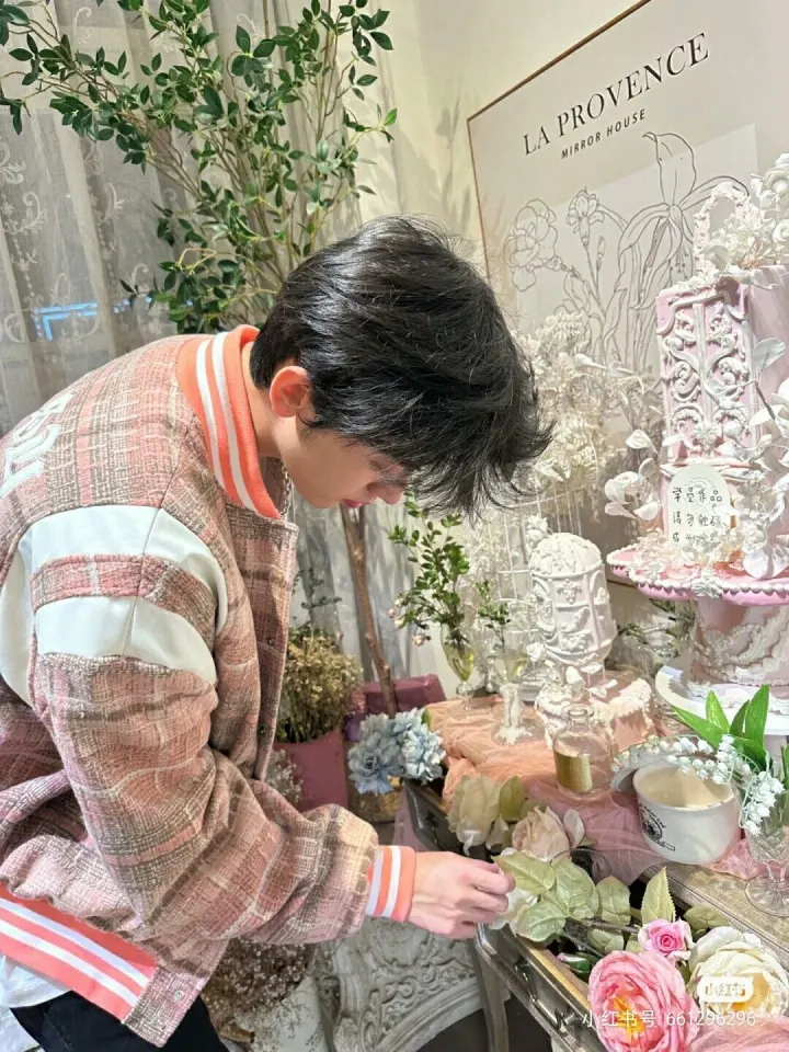 ผมอยากได้ช่อดอกไม้ทานตะวันช่วยผมเลือกหน่อยครับ🌻