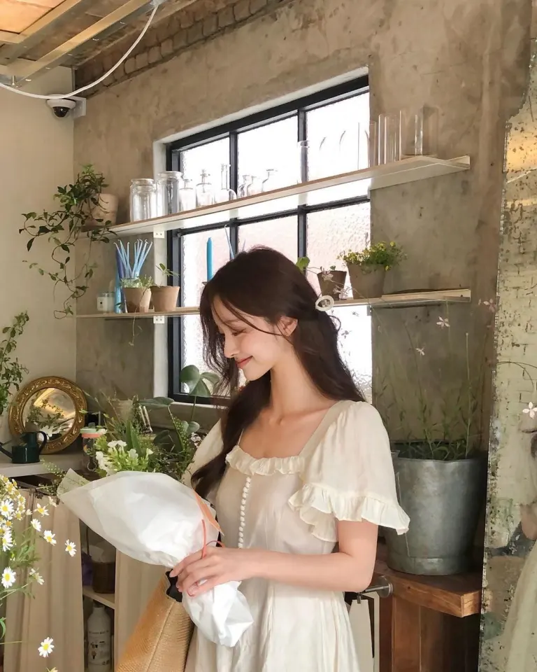 เธอแนะนำดอกไม้ดอกเล็กๆช่อเล็กๆสีฟ้าให้เราหน่อยค่ะ