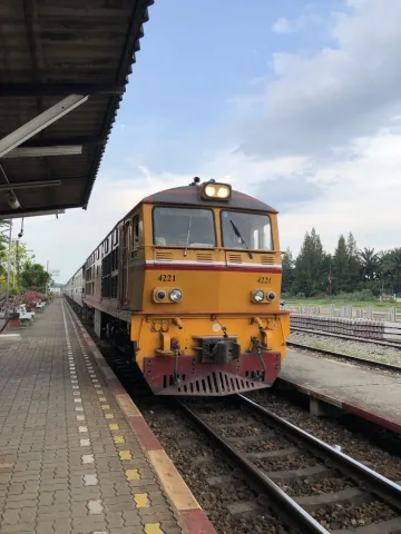 รถไฟ