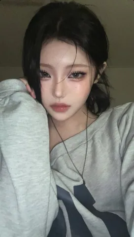 รยู มียอง 21ปี 🇰🇷 (แร็ปหลัก,เต้นนำ,ร้องเสริม,ลีดเดอร์)
