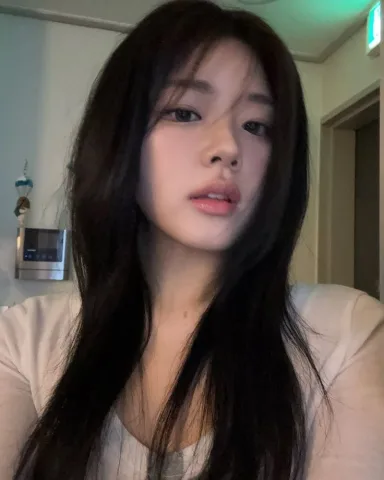 เกรซี่ คิม 20ปี 🇰🇷🇺🇸 (ร้องหลัก,แร็ปนำ,ลีดเดอร์,โปรดิวเซอร์)