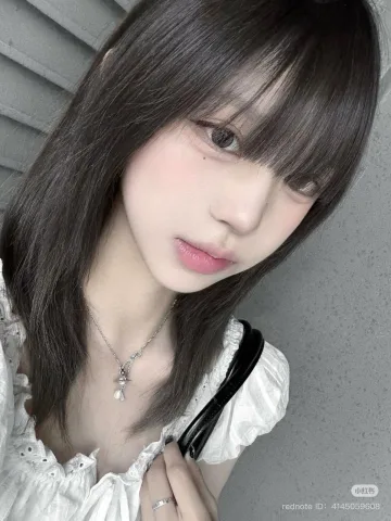 เฉิน ฟางหรู 19ปี 🇨🇳 (แร็ปนำ,เต้นหลัก,ร้องเสริม)