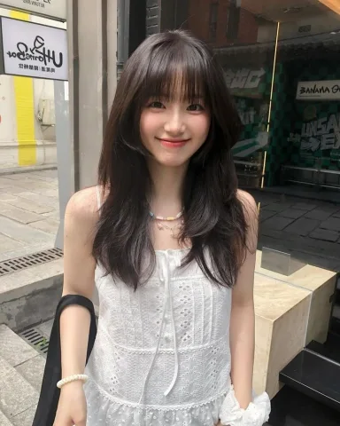 กึม ซีอึน 18ปี 🇰🇷 (ร้องนำ,เต้นหลัก)