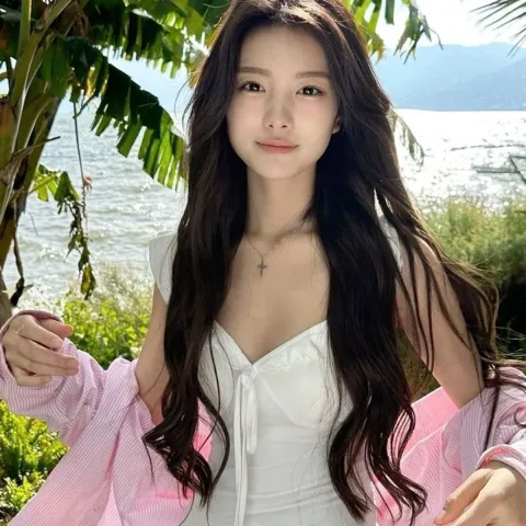 ธนัชชา แซ่โง้ว (ครีม) 17ปี 🇹🇭 (แร็ปนำ,เต้นนำ,ร้องเสริม)