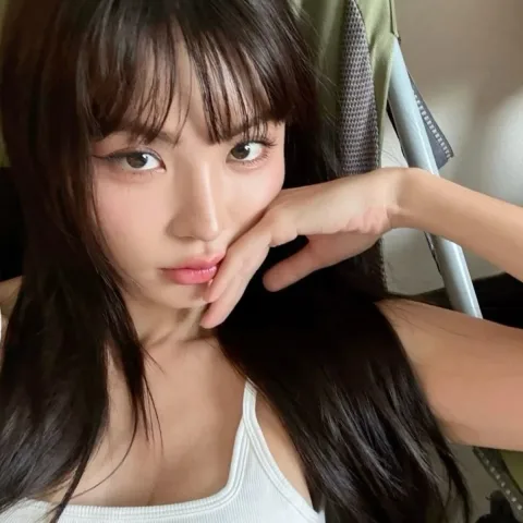ฝั่ม ธิ สา (แซลลี่) 19ปี 🇻🇳 (แร็ปนำ,ร้องหลัก,เต้นเสริม)