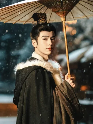 หลี่ซือหยง-สุภาพ มีไหวพริบ อบอุ่น
