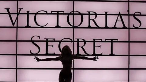 Let's be a Victoria's Secret model❗️