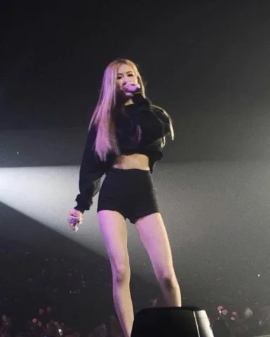 เพลงสดใสน่ารัก ชุดเรียบง่ายแต่แฟนๆ รู้สึกใกล้ชิด