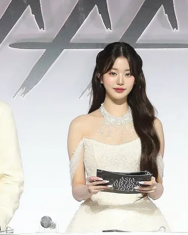 Popularity Award – รางวัลศิลปินที่แฟนๆ โหวตมากที่สุด