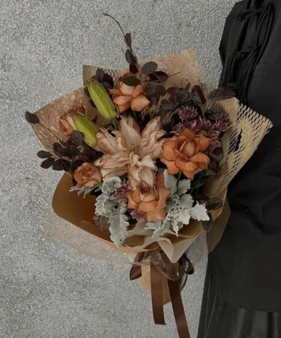 เด็กหนุ่ม:โอ้มันสวยมาก...แต่ต้องแพงแน่ๆ