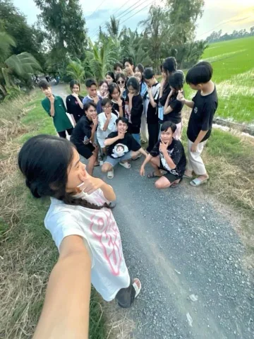 ถ่ายกับเพื่อนหน่อย