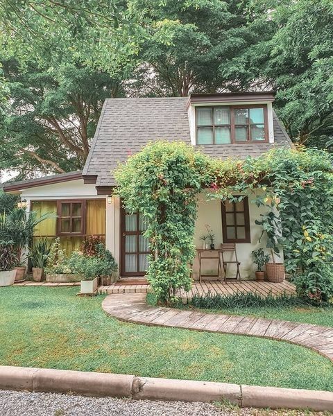 ถ้าคุณต้องอยู่บ้านกับคนนึง จะอยู่บ้านกับใคร