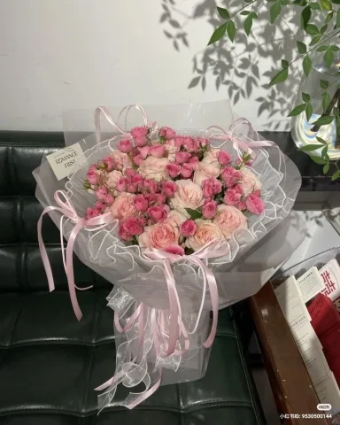 กุหลาบสีชมพู — เพราะมันละมุนเหมือนความรู้สึกเวลาแอบชอบ