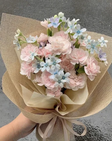 ช่อเล็กเรียบง่าย แต่ตั้งใจจัดทุกดอก