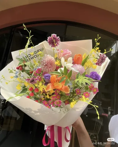 ช่อดอกไม้ตามฤดูกาล ความสดใหม่และการเริ่มต้น