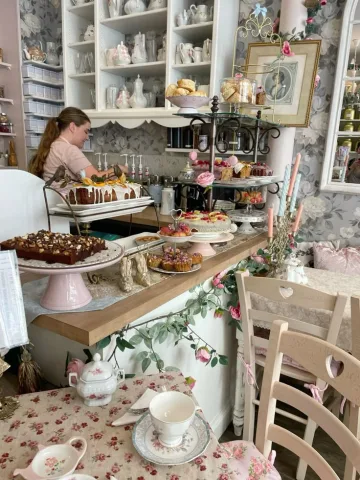Own a pastry shop