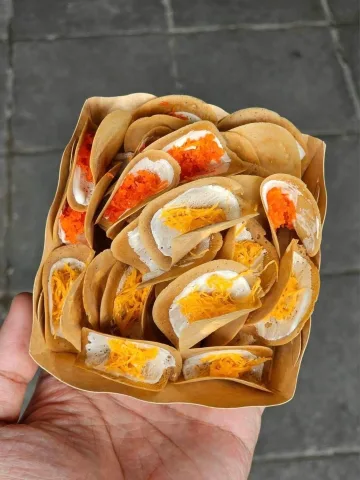 ขนมเบื้อง ขนมไทยโบราณที่อร่อยมาก ๆ ถูกใจลูกค้าต่างชาติหลายคน