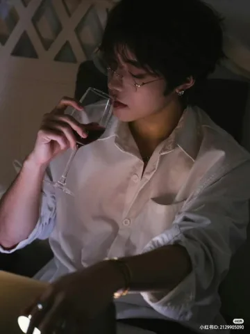 หนุ่มนักธุรกิจพันล้าน หล่อ รวย