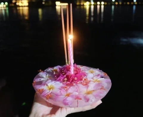 สุขสันต์วันลอยกระทง Happy Loy Krathong Day!