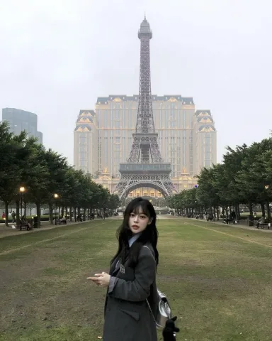 ยืนถ่ายปกติ