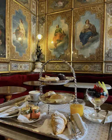 นั่งชิลที่คาเฟ่