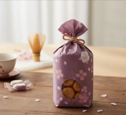 คุณทำหน้างงๆ: เอ๊ะ หมายถึงอะไรเหรอ? อ๋อค่ะ...ขอบคุณค่ะ (คุณให้เป็นถุงขนม) (คุณไม่แน่ใจว่าเธออิจฉาคุณหรือคุณคิดไปเอง)