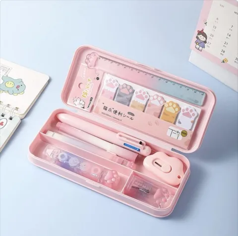 คุณพยักหน้าและยิ้ม: ขอบคุณเช่นกันค่ะ(ของขวัญเป็นอุปกรณ์เครื่องเขียนน่ารักๆ) (คุณไม่แน่ใจว่าเธออิจฉาคุณหรือคุณคิดไปเอง)