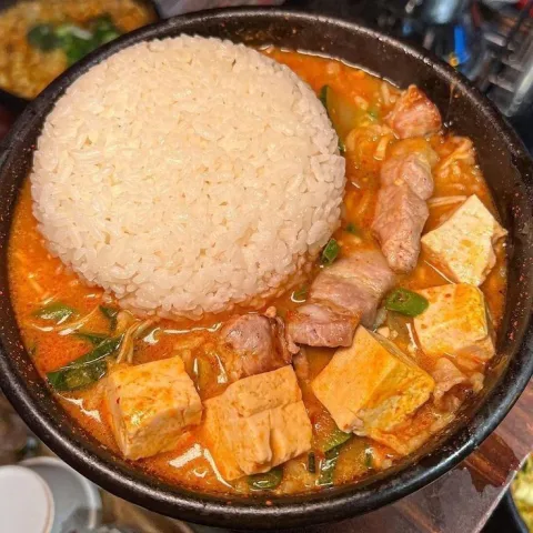 ไปกินกับเพื่อนนน