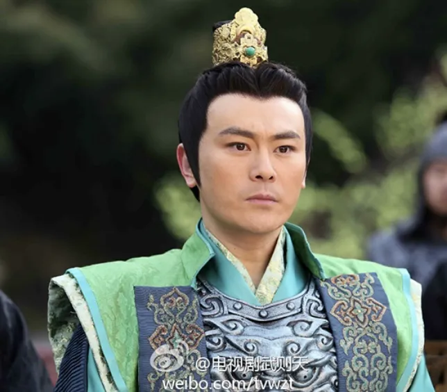 ตอนนี้เป็นเวลาสองปีแล้วที่คุณเข้าวังมา แต่คุณก็ไม่ได้รับความโปรดปรานจากฝ่าบาทเลย แถมเคราะซ้ำ ยังเผลอไปได้ยินแผนของเว่ยอ๋องที่คุยกับชายบางคนเกี่ยวกับการล้มรัชทายาท และคุณถูกจับได้ว่าเผลอแอบดักฟังเขา