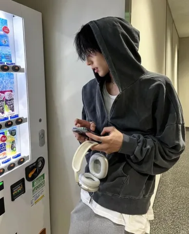 น่าสงสารจังเลยอ่ะเดี๋ยวแบ่งขนมให้นะ~