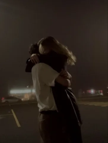 กอดเขาบ่อยๆ