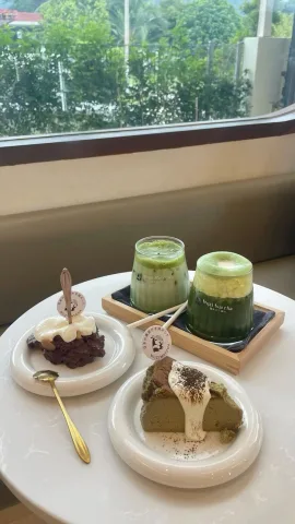 คุณ:อยากทานอะไนสั่งได่เลยนะคะ ไม่ต้องเกรงใจค่ะ 👩🏻:งั้นพี่ไม่เกรงใจแล้วนะคะ