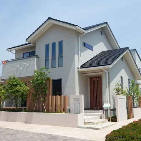 คุณ:บ้านเล็กจัง(คิดในใจ คนมันเกิดมาบนกองเงินกองทองเนาะไม่ค่อยเห็นอะไรแบบนี่เท่าไหร่) รุ่นพี่:กลับบ้านปลอดภัยนะคะ😊