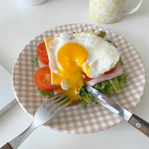 รุ่นพี่:เป็นไงคะ ถูกปากมั้ย คุน:มะชิตะสุดๆเลยค่ะ