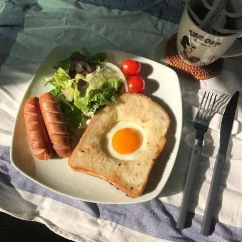 คุณ:หือ อร่อยเกินคาดนะค่ะเนี่ย รุ่นพี่:นี่เราคิดว่าพี่ทำอาหารห่วยหร่อ คุณ:(ส่ายหัวและกินต่อแบบไม่สนใจคำพูดพี่)